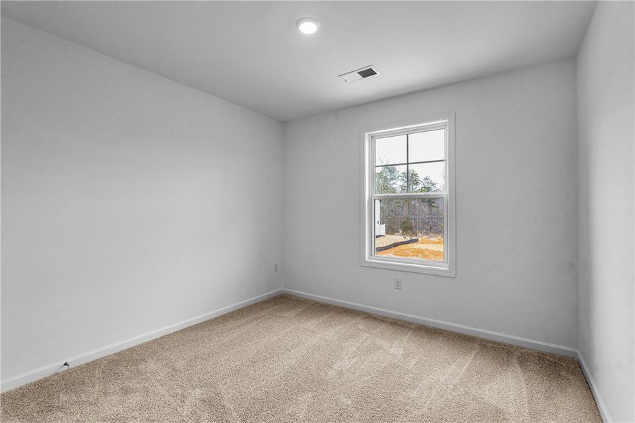 This bright room offers a cozy atmosphere with amp This bright room offers a cozy atmosphere with amp