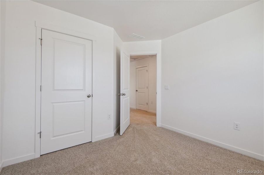 Spacious, unfurnished interior of a new home in Horizon Uptown, Aurora (Image 16).
