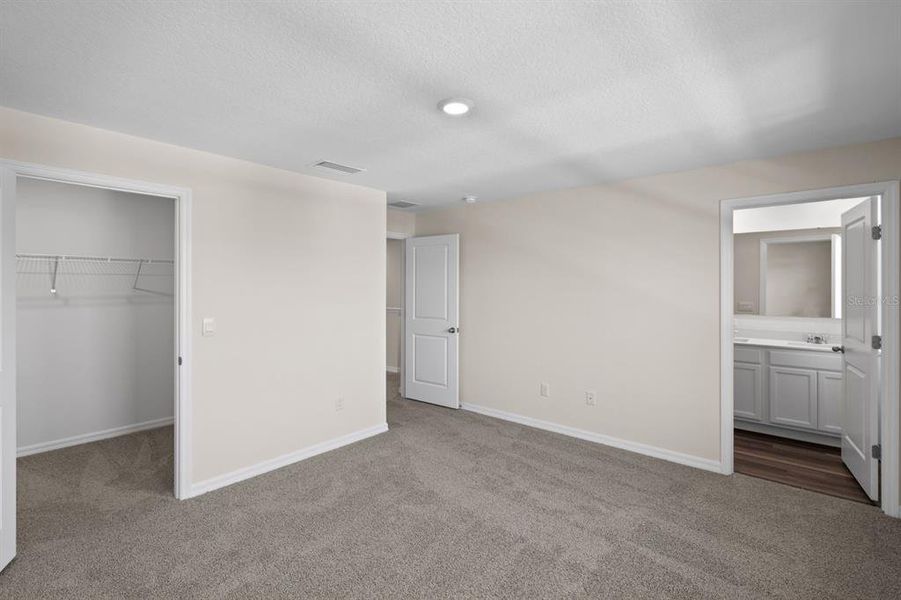 Spacious, unfurnished interior of a new home in Waterleigh, Winter Garden (Image 28).