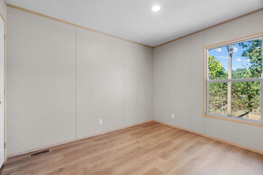 Spacious, unfurnished interior of a new home in , Granbury (Image 13).