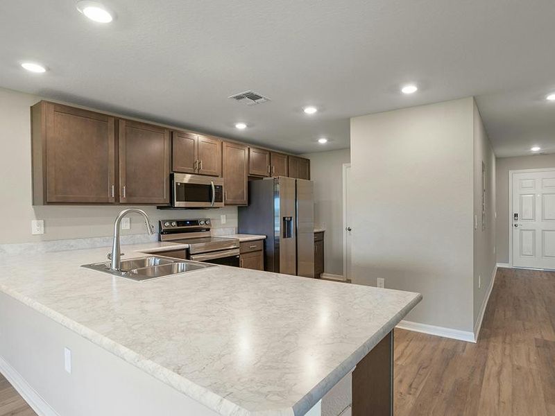 Move-in ready townhome for sale in Winter-Haven FL!