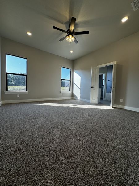 Spacious, unfurnished interior of a new home in Freeman Ranch, Weatherford (Image 16).