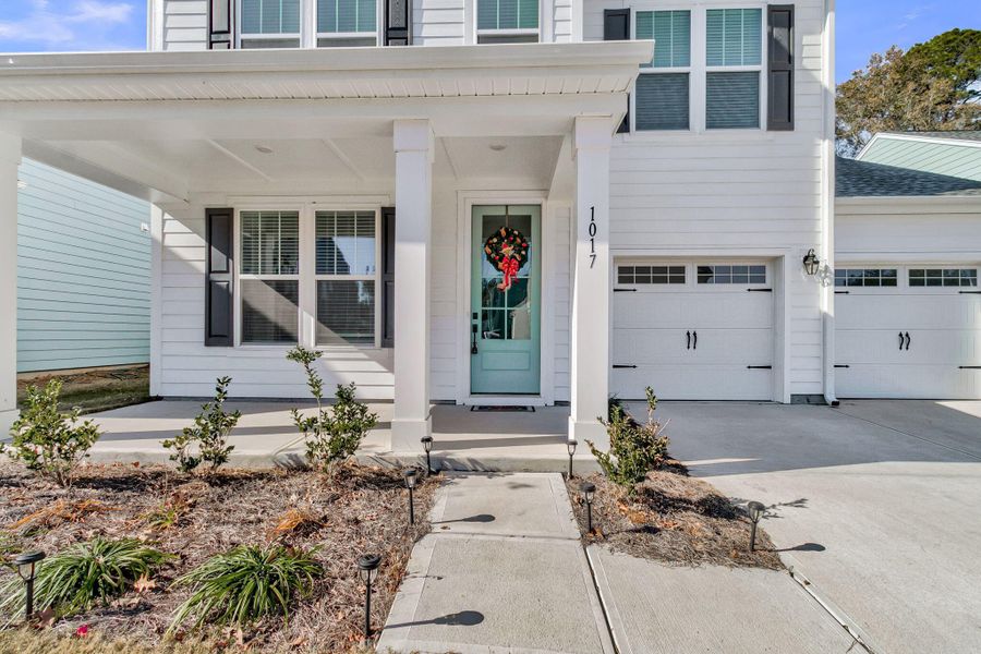 Exterior details and patio area of a home in , Ravenel (Image 3).