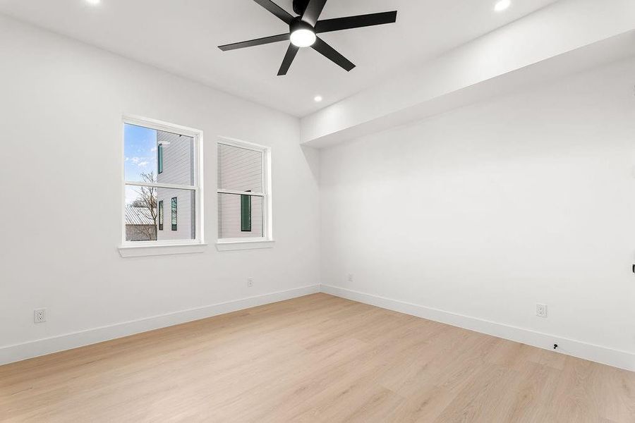 Spacious, unfurnished interior of a new home in , Dallas (Image 20).