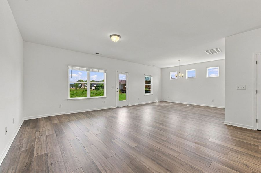 Spacious, unfurnished interior of a new home in The Oaks, Clarksville (Image 23).