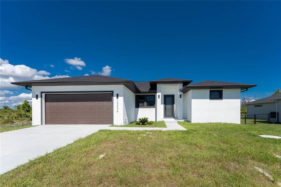 Exterior details and patio area of a home in , Port Charlotte (Image 30).