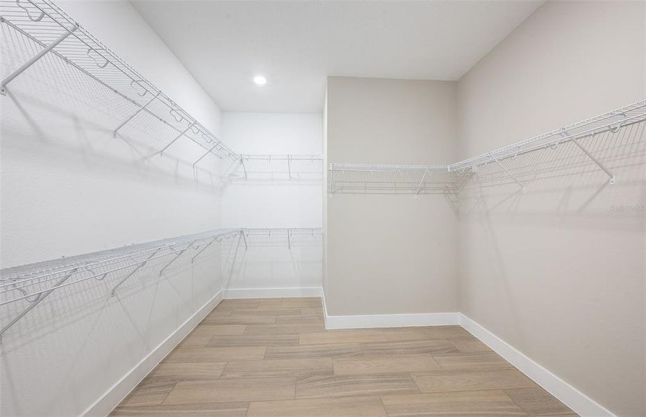Spacious, unfurnished interior of a new home in Two Rivers, Zephyrhills (Image 20).