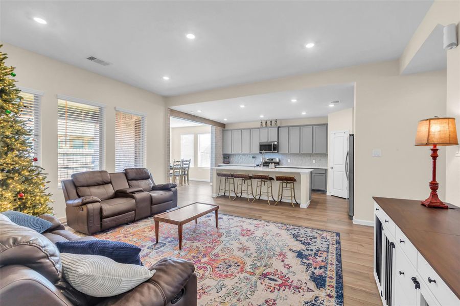 Furnished interior view inside a new home in , Baytown (Image 10).