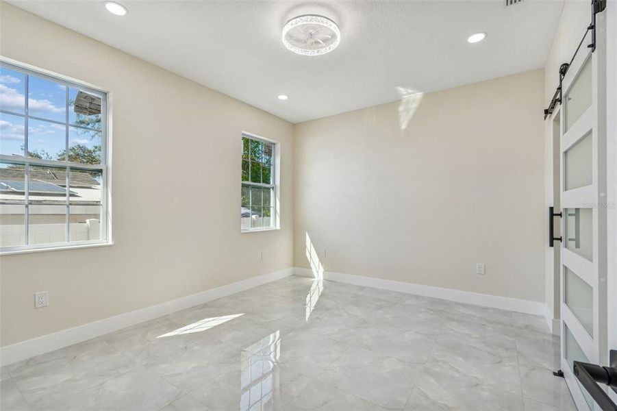 Spacious, unfurnished interior of a new home in , Tampa (Image 36).