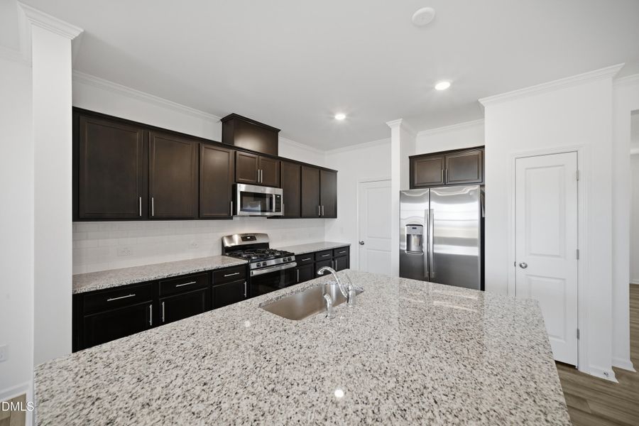 SUN_Everlee_Pic_CarsonII_QMI_229_Kitchen