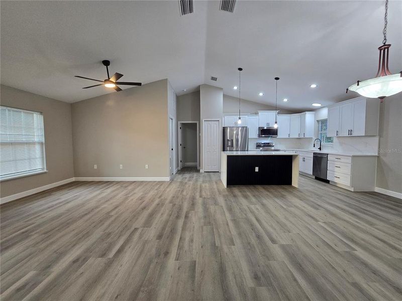 Spacious, unfurnished interior of a new home in , Ocala (Image 28).