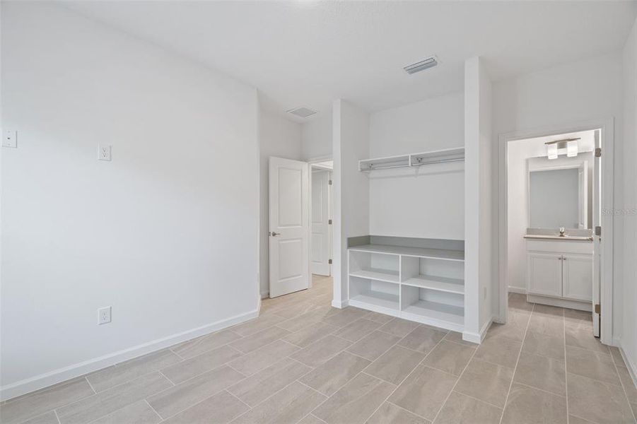 Spacious, unfurnished interior of a new home in , Orlando (Image 42).