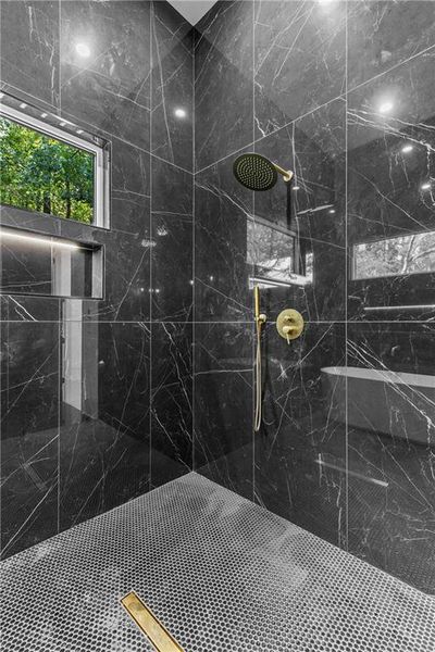 Image 87 of a home in .