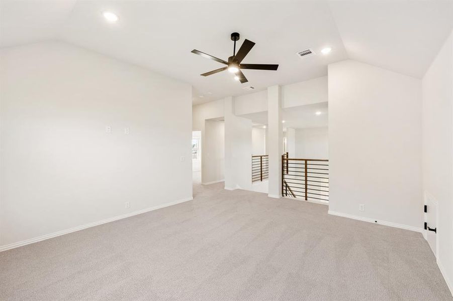 Spacious, unfurnished interior of a new home in The Oaks, Red Oak (Image 19).