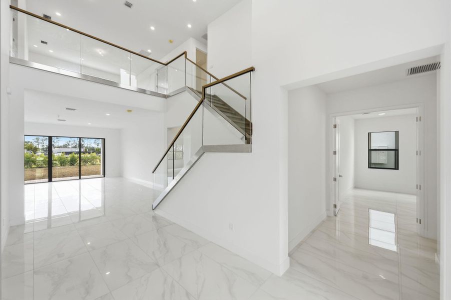 9-web-or-mls-10146-royal-ascot-ave