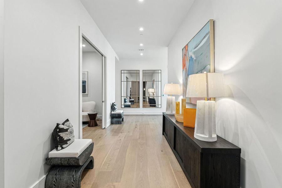 Upon entry you are immediately drawn to this amazing foyer Upon entry you are immediately drawn to this amazing foyer