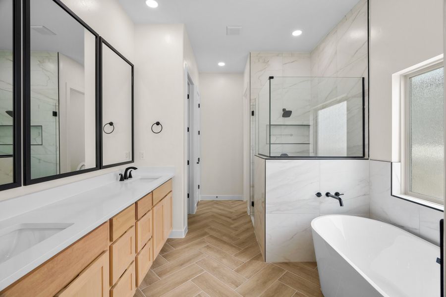 Furnished interior view inside a new home in Verdancia, El Paso (Image 28).