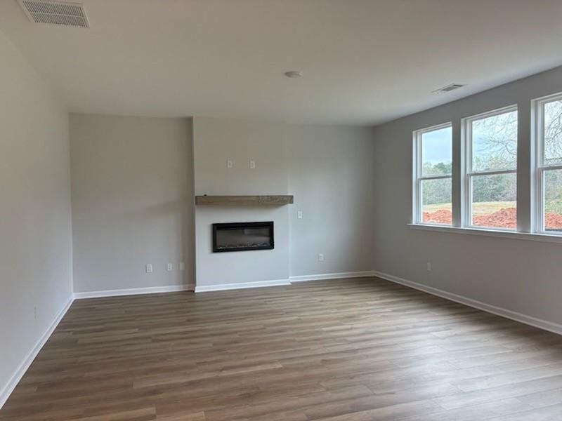 Spacious, unfurnished interior of a new home in Cedar Farms, Winder (Image 10).