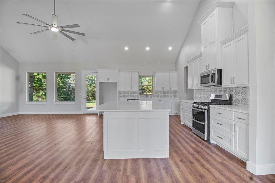 Spacious, unfurnished interior of a new home in , Lindale (Image 27).