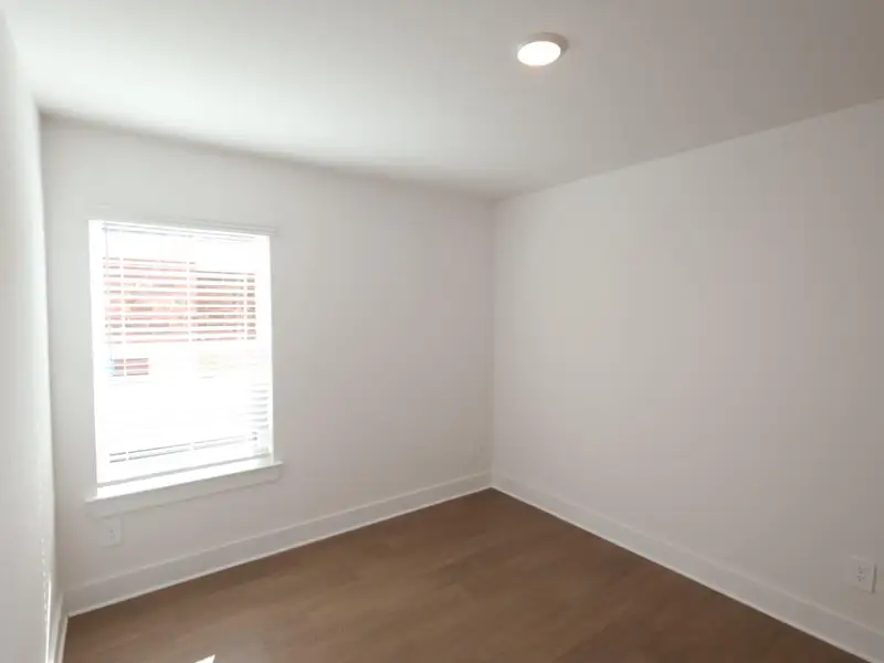 Spacious, unfurnished interior of a new home in Sorella, Tomball (Image 8).