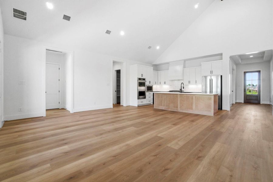 Spacious, unfurnished interior of a new home in Chapel Bend, Montgomery (Image 40).