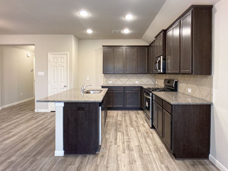 Representative furnished interior of a home built from the Floor Plan 1816 by Colina Homes in Grand Magnolia, Magnolia (Image 9). Representative furnished interior of a home built from the Floor Plan 1816 by Colina Homes in Grand Magnolia, Magnolia (Image 9).