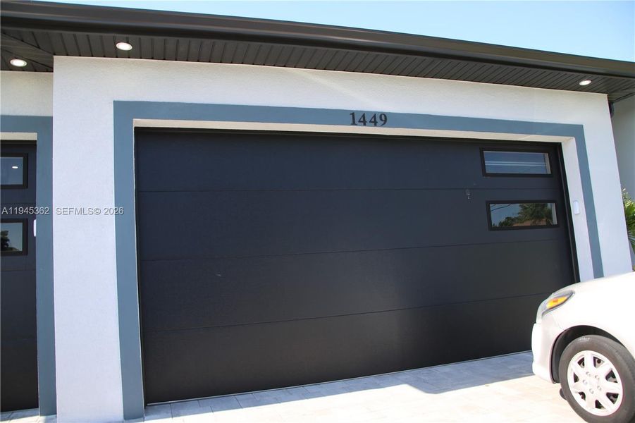 Exterior details and patio area of a home in , Cape Coral (Image 27).