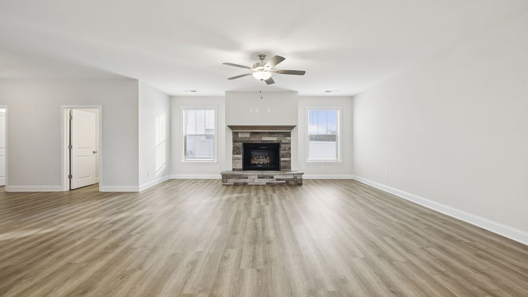 Spacious, unfurnished interior of a new home in Edgewood Estates, Piedmont (Image 16).