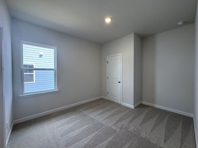 Spacious, unfurnished interior of a new home in , Ravenel (Image 14).