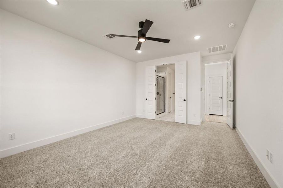 Spacious, unfurnished interior of a new home in The Resort on Eagle Mt. Lake, Fort Worth (Image 37).