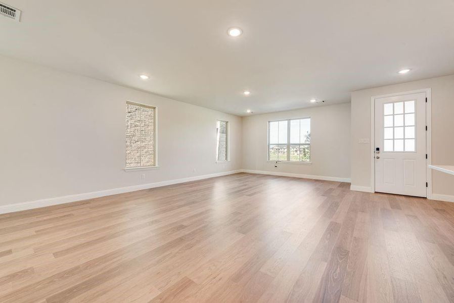 Spacious, unfurnished interior of a new home in Bayside, Rowlett (Image 31).