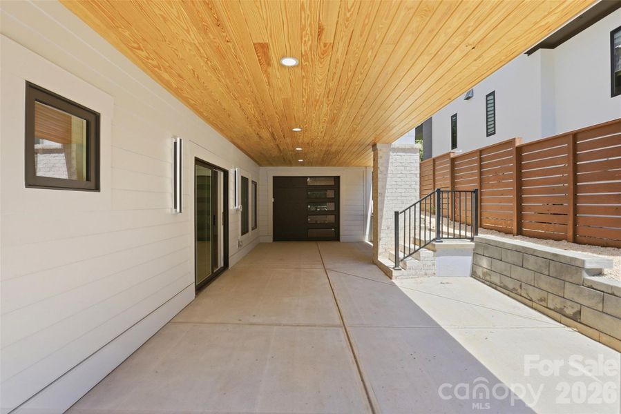 1 car garage, walkout basement and 2 car carport
