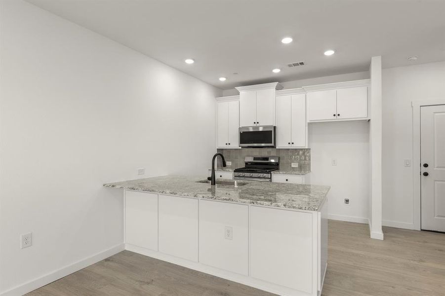 1829 Azalea_2270_Willow II_Kitchen (2)