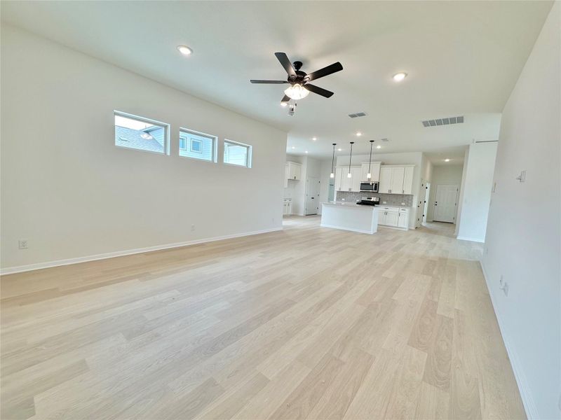 Spacious, unfurnished interior of a new home in Sage Hollow, Kyle (Image 11).