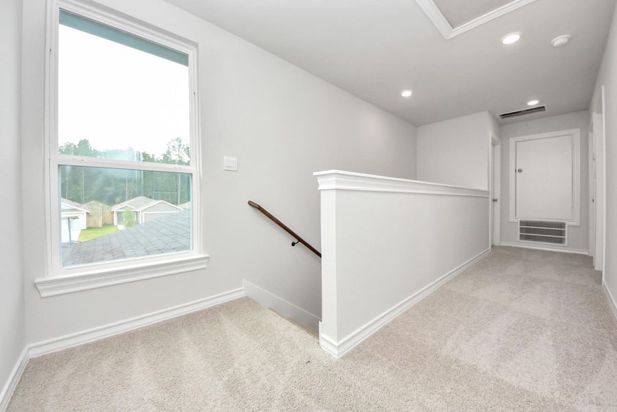 Spacious, unfurnished interior of a new home in The Enclave at Spring Branch, Conroe (Image 37).