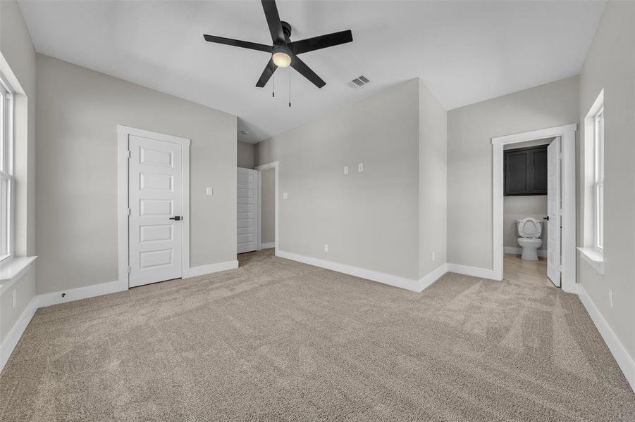 Spacious, unfurnished interior of a new home in , Grand Prairie (Image 32).
