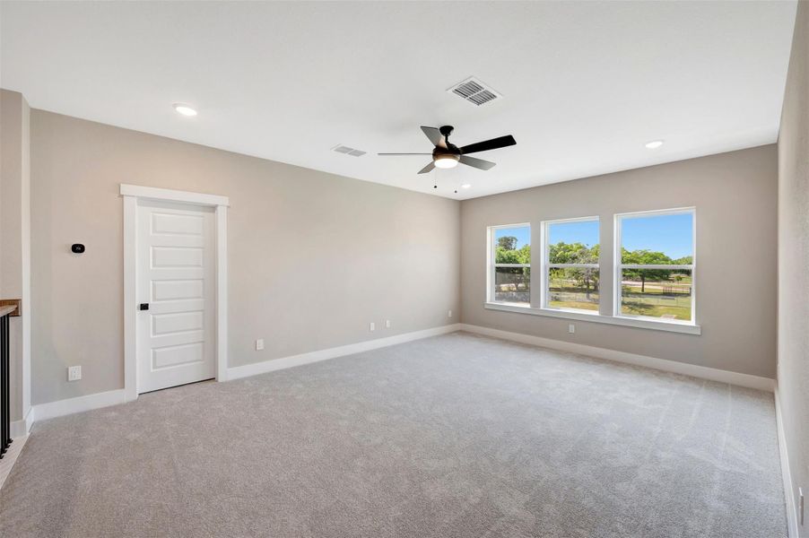 Spacious, unfurnished interior of a new home in Retreat at Oak Park, Houston (Image 22).