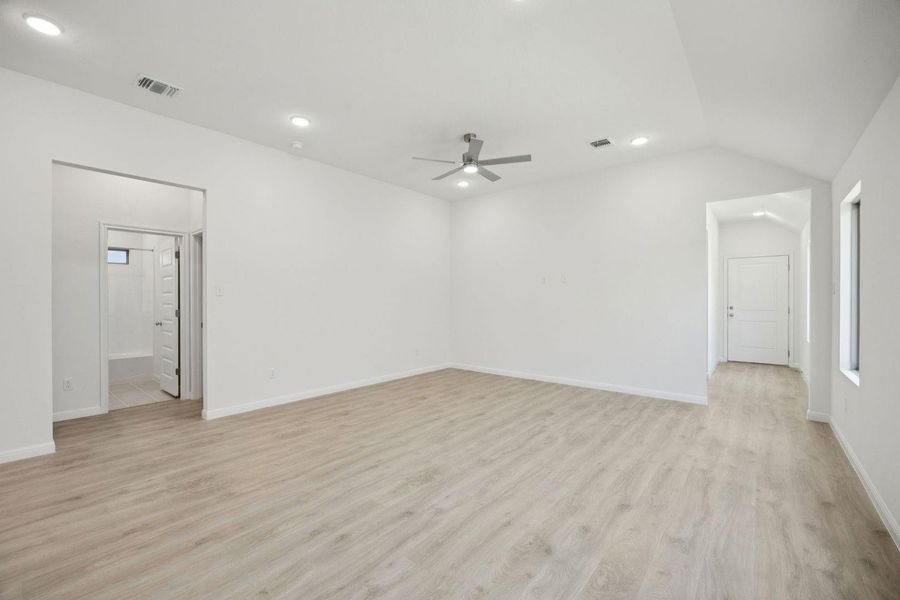 Spacious, unfurnished interior of a new home in Trinity Ranch, Elgin (Image 28). Spacious, unfurnished interior of a new home in Trinity Ranch, Elgin (Image 28).