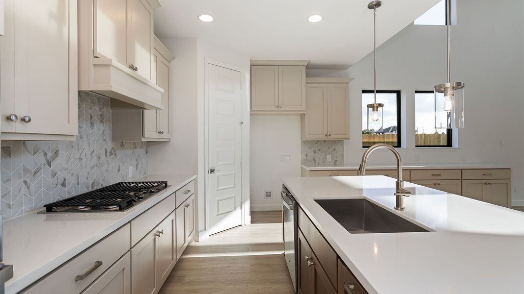 Furnished interior view inside a new home in Sienna, Missouri City (Image 7).