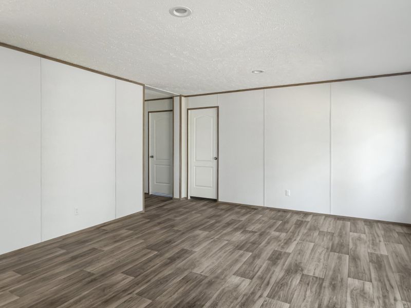 Spacious, unfurnished interior of a new home in , Walterboro (Image 21).