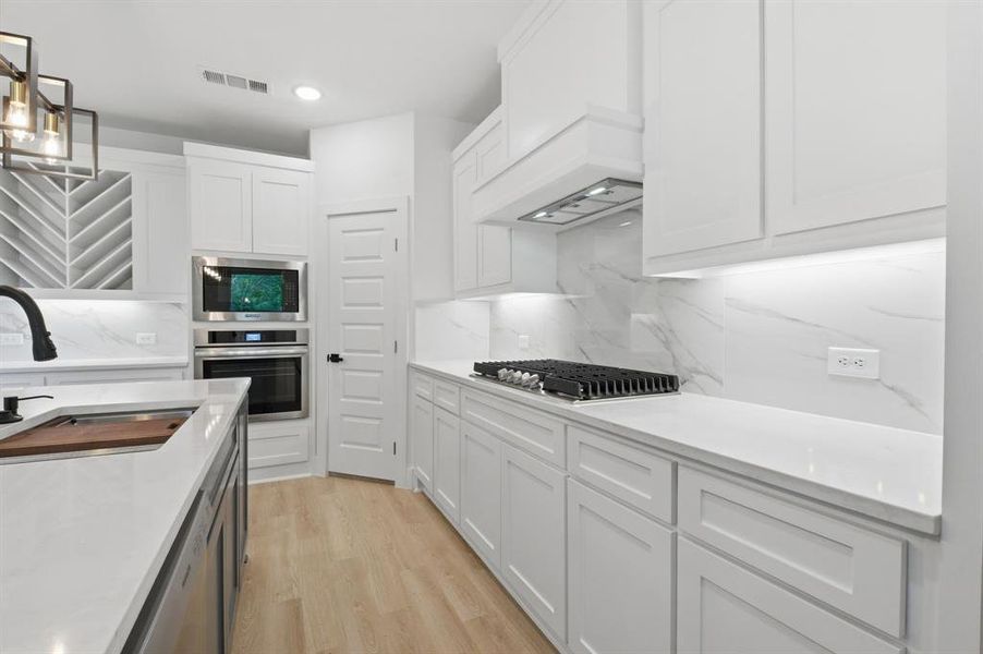 Furnished interior view inside a new home in , Denison (Image 13).