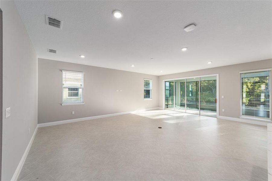 Spacious, unfurnished interior of a new home in , Ocala (Image 33).