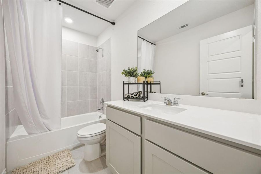 Furnished interior view inside a new home in , Lavon (Image 15).