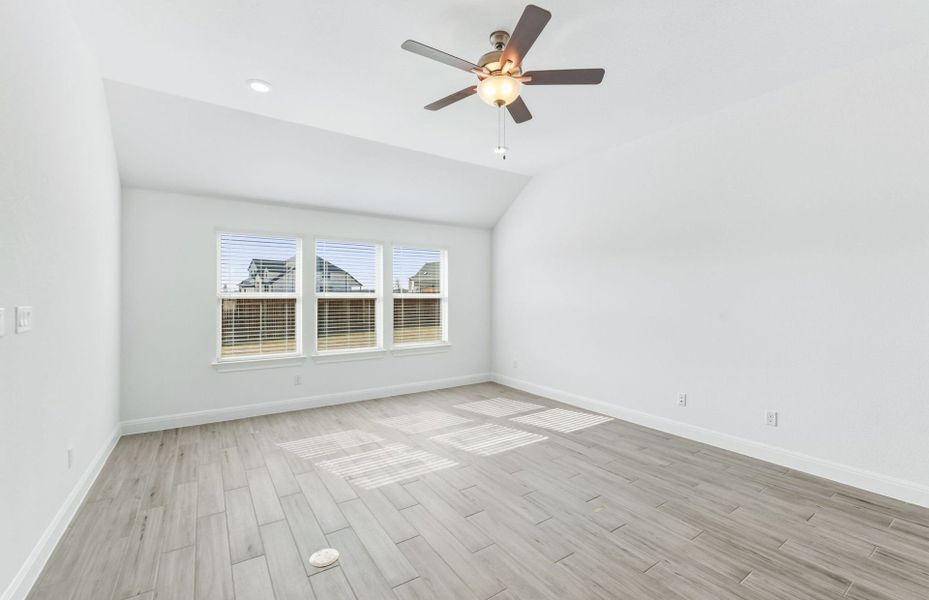 Spacious, unfurnished interior of a new home in Saddleback at Santa Rita Ranch, Liberty Hill (Image 34).