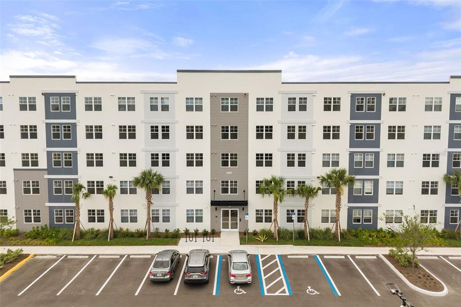 Condo located in Orlando, FL showcasing its design and architecture (Image 19).