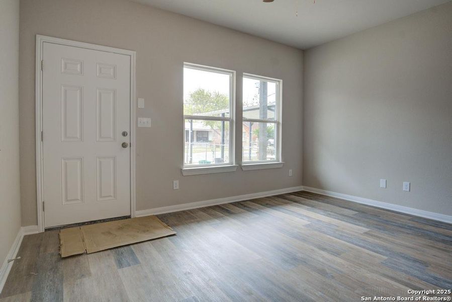 Spacious, unfurnished interior of a new home in , San Antonio (Image 17).