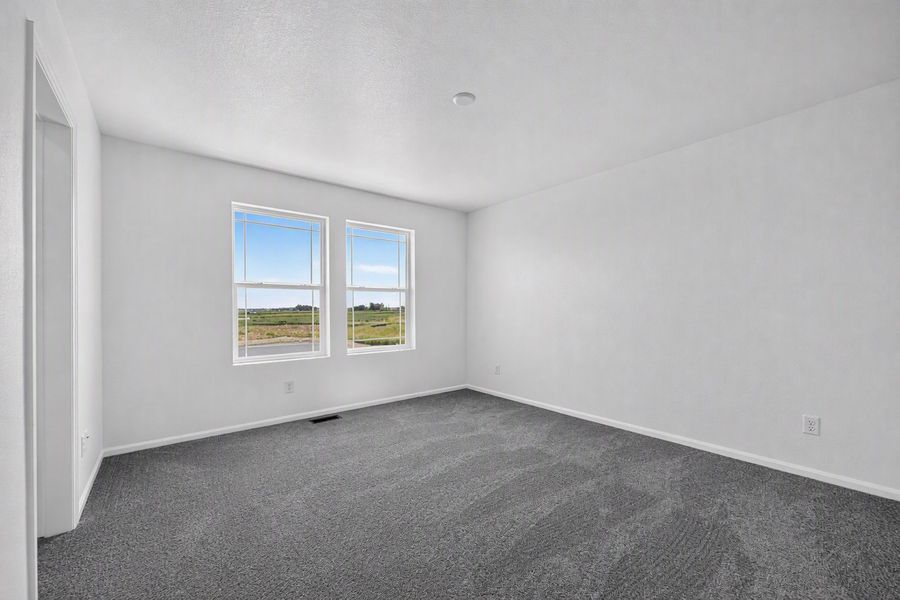Spacious, unfurnished interior of a new home in Lake Bluff, Greeley (Image 18).