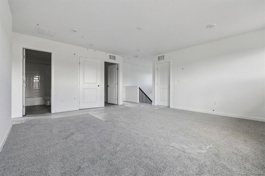 Spacious, unfurnished interior of a new home in Harvest Crossing, Aurora (Image 22).