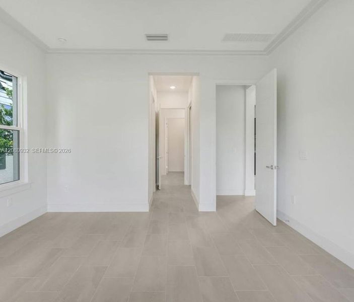 Spacious, unfurnished interior of a new home in , Davenport (Image 16).