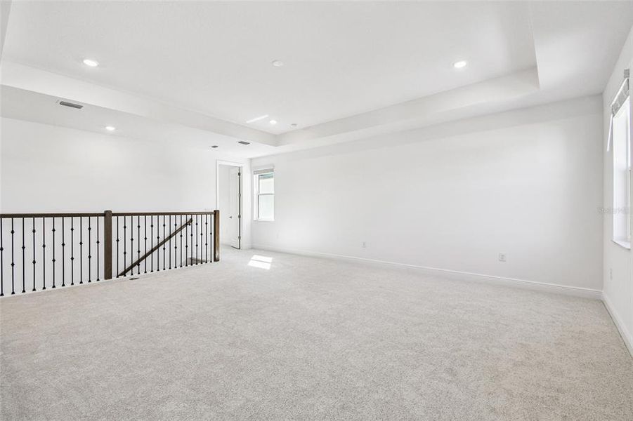 Spacious, unfurnished interior of a new home in Hawkstone, Sarasota (Image 25).